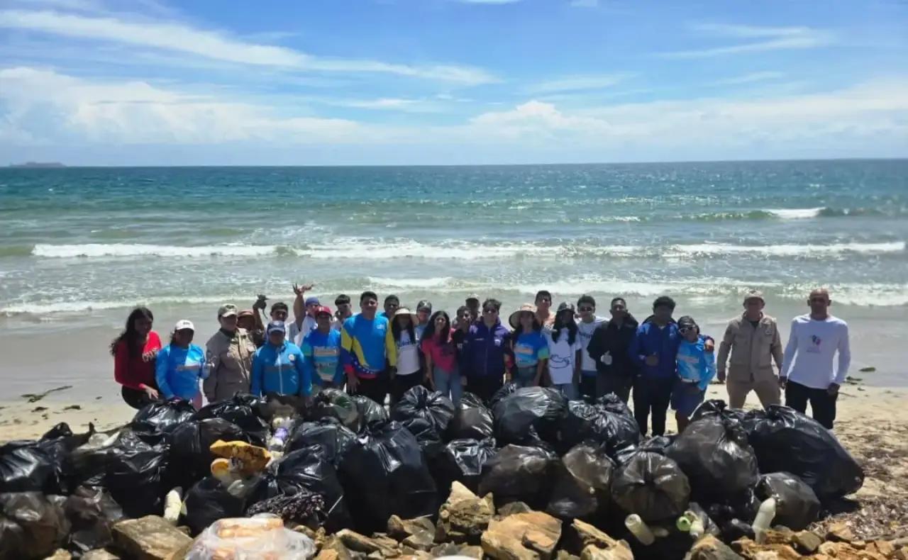 Imagen para Alcaldía de Mariño suma esfuerzos para saneamiento de El Silguero y Playa Paleta.